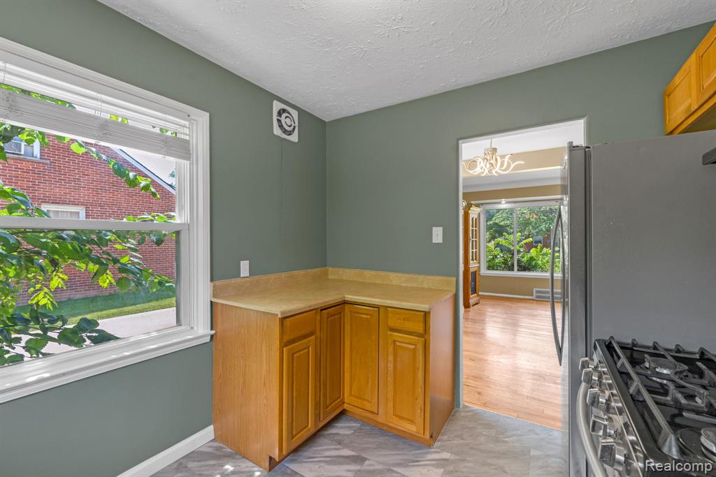 7641 Pelham Road, Allen Park, MI 48101 — Photo 18