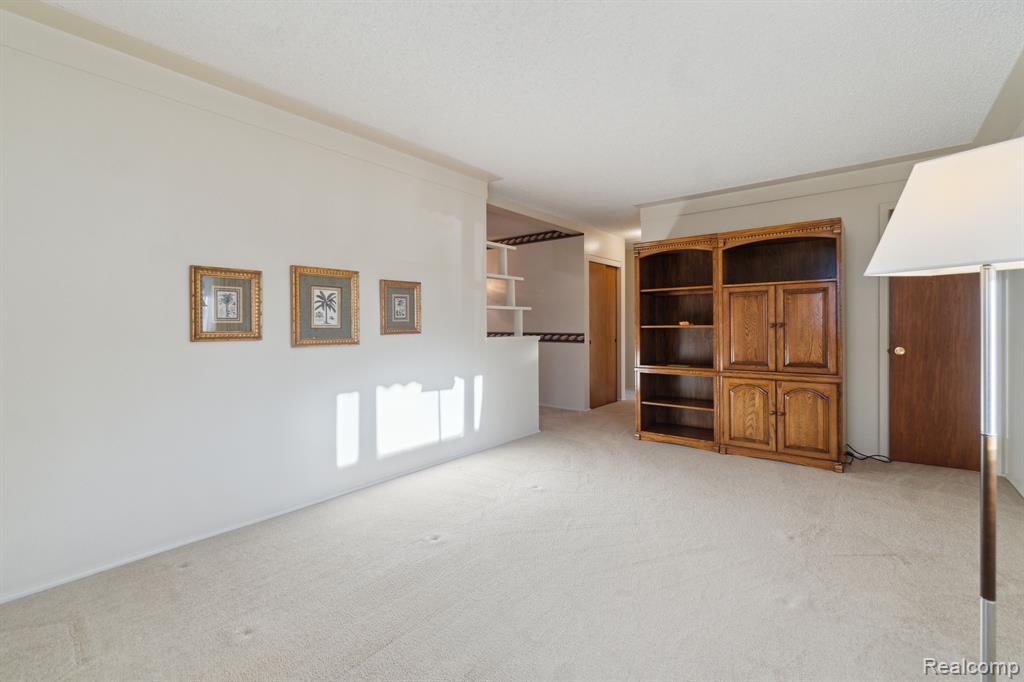 4240 BRISTOLWOOD Drive, Flint, MI 48507 — Photo 2
