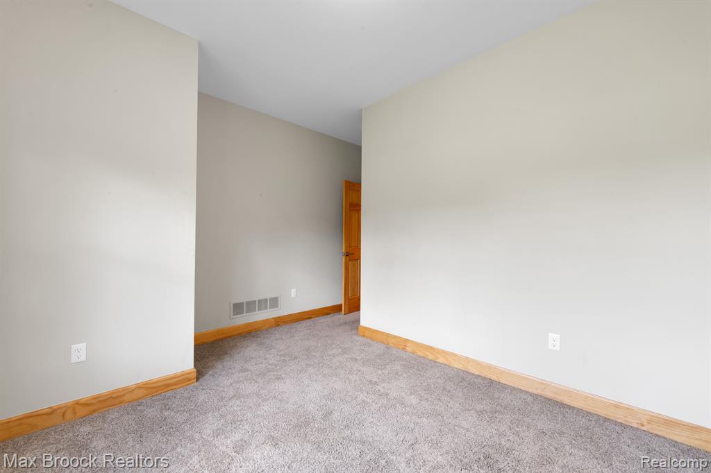 6300 HAZARD Road, Fenton, MI 48430 — Photo 15