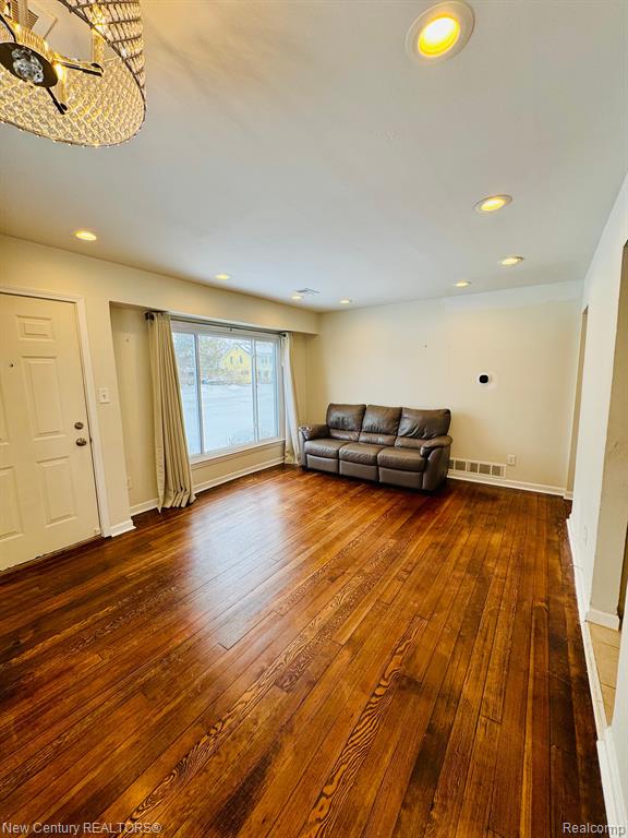 4327 Hampton Blvd, Royal Oak, MI 48073 — Photo 2