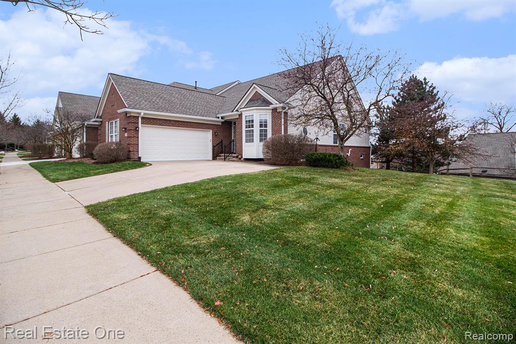 724 Knolls Landing Drive, 18, Milford, MI 48381 — Photo 3