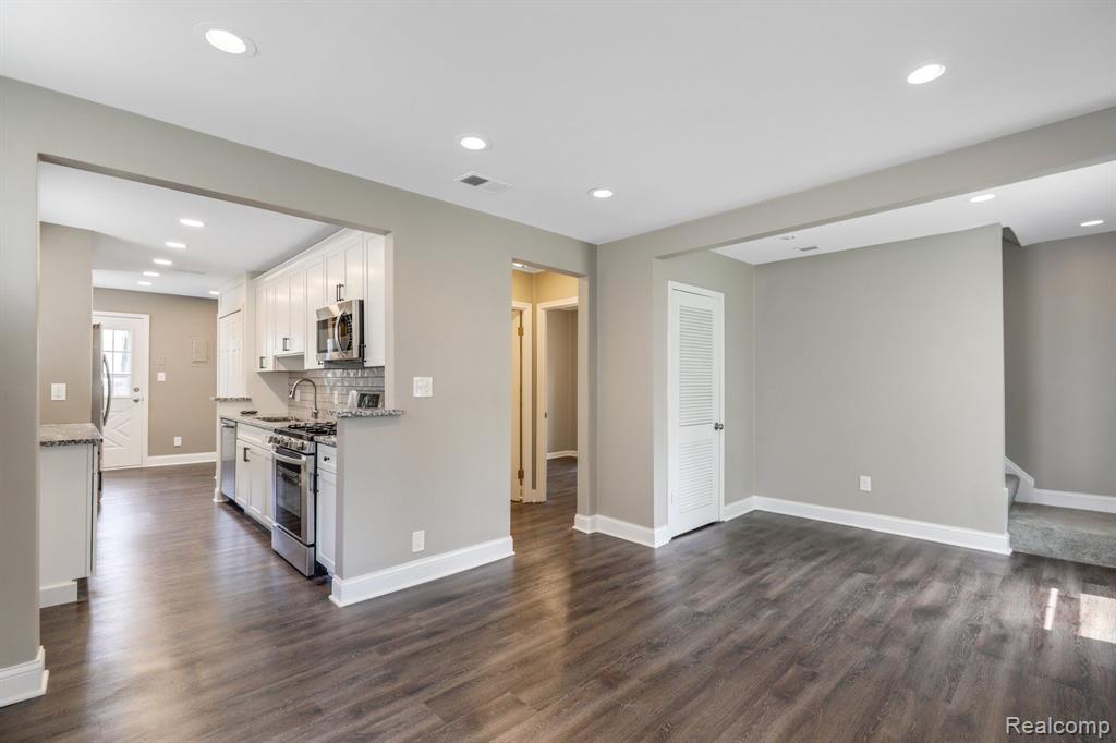 811 HUMPHREY Avenue, Birmingham, MI 48009 — Photo 11