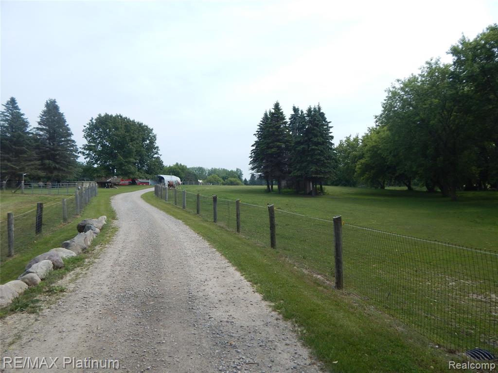 2025 W Rose Center Road, Holly, MI 48442 — Photo 24