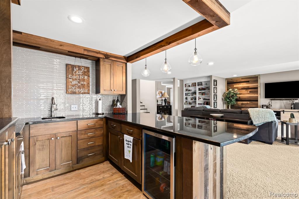 10815 SPARKLING WATERS Court, South Lyon, MI 48178 — Photo 38