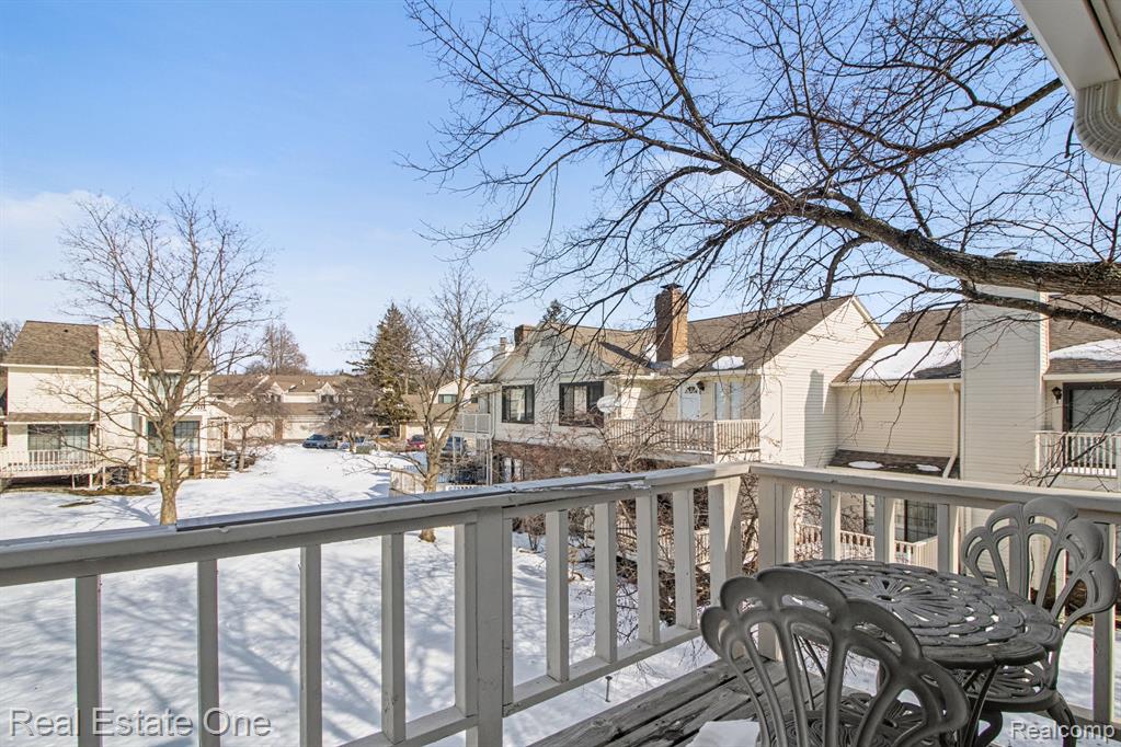 7174 Creeks Crossing, West Bloomfield, MI — Photo 24