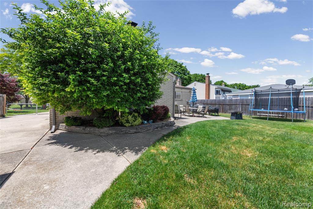 41594 Harvard Drive, Sterling Heights, MI 48313 — Photo 34