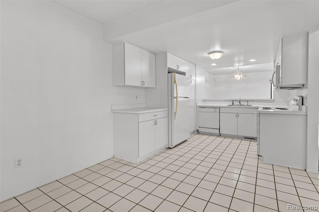 5611 DRAKE HOLLOW Drive W, West Bloomfield, MI — Photo 3