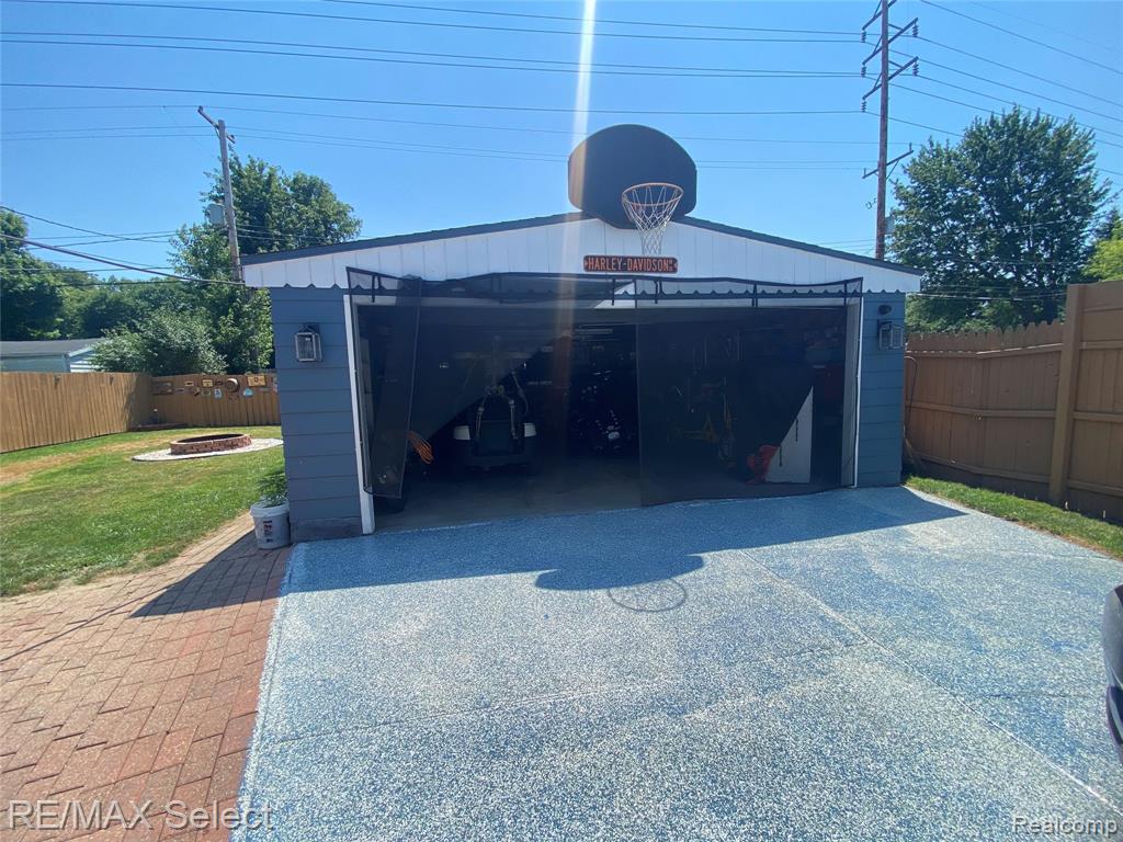 818 McKeighan Avenue, Flint, MI 48507 — Photo 3