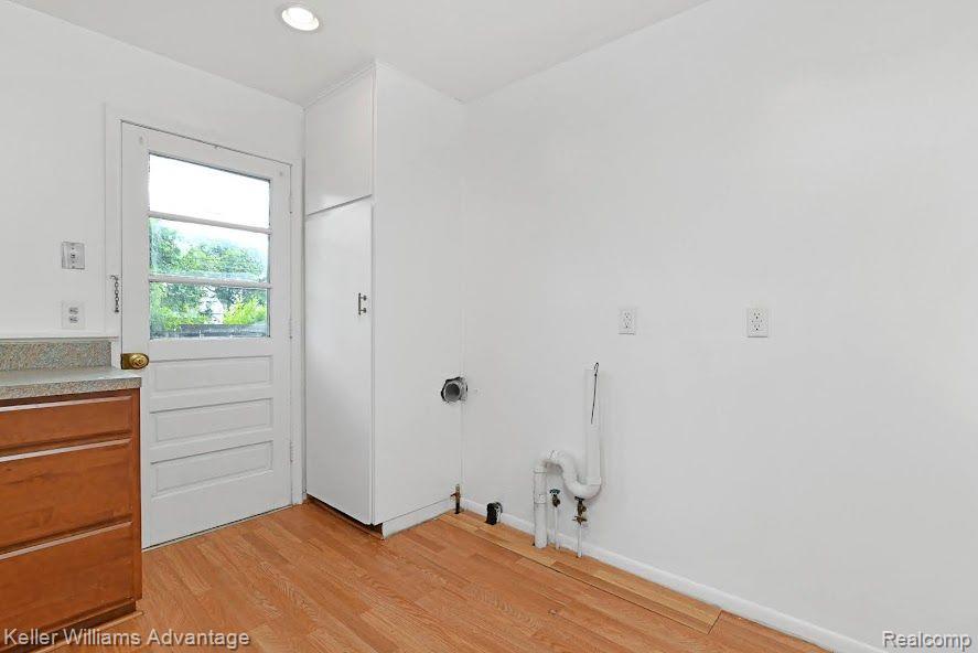 5705 DETROIT Street, Dearborn Heights, MI 48125 — Photo 11