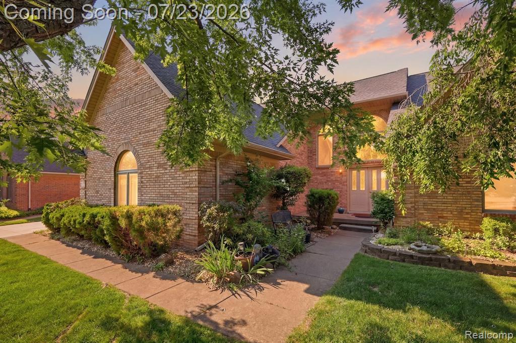 15127 Meadowfield Drive, Utica, MI 48315