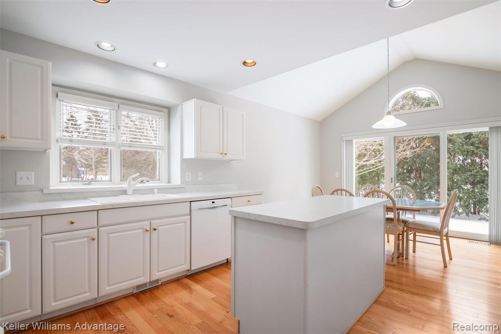 2850 Santia Drive, Troy, MI, 48085