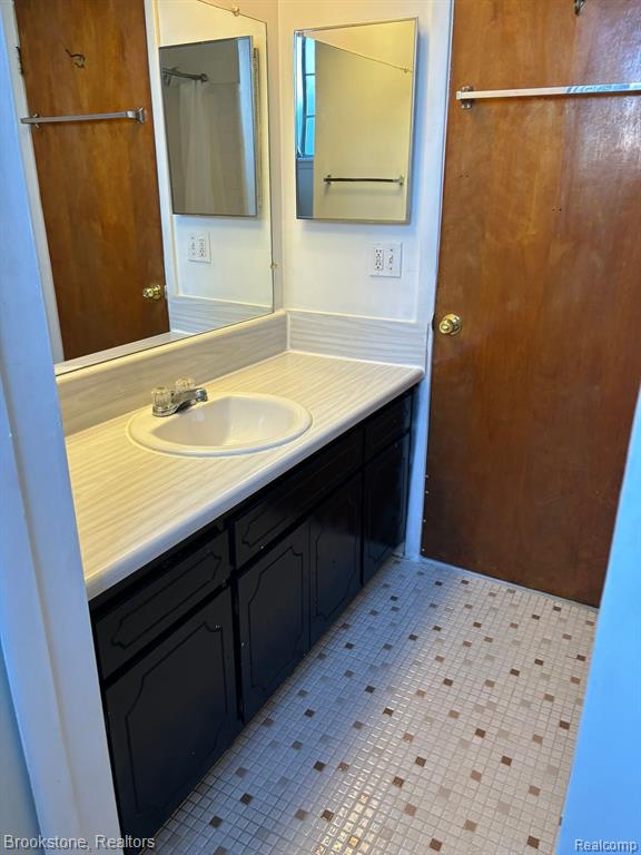 8219 DENWOOD Drive, Sterling Heights, MI 48312 — Photo 18