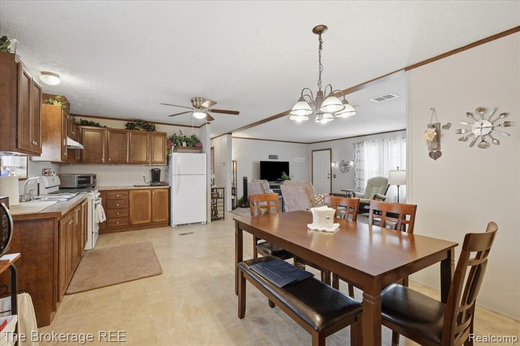 9542 Foxwell Circle, Fenton, MI 48430 — Photo 14