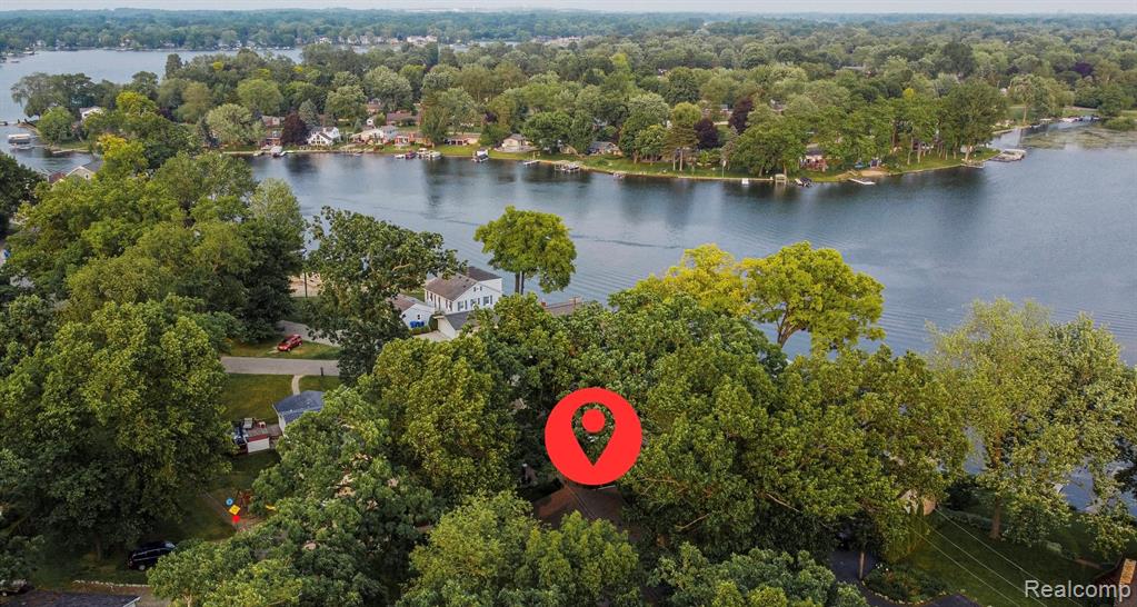 3965 Midland Road E, Waterford, MI 48329 — Photo 3