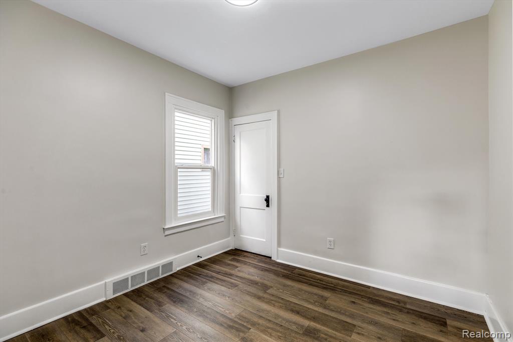 5775 HOLCOMB Street, Detroit, MI 48213 — Photo 8
