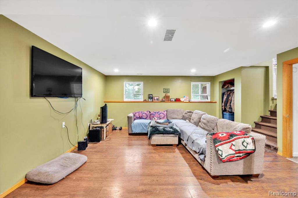 5883 Gracelawn Street, North Branch, MI 48461 — Photo 9