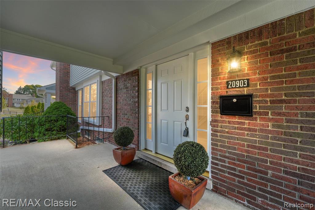 20903 W Glen Haven Circle, Novi, MI 48167 — Photo 6
