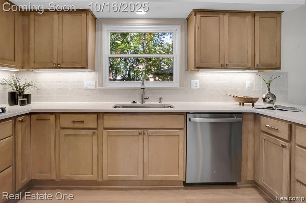 5275 Cheltenham Drive, Troy, MI 48098 — Photo 9
