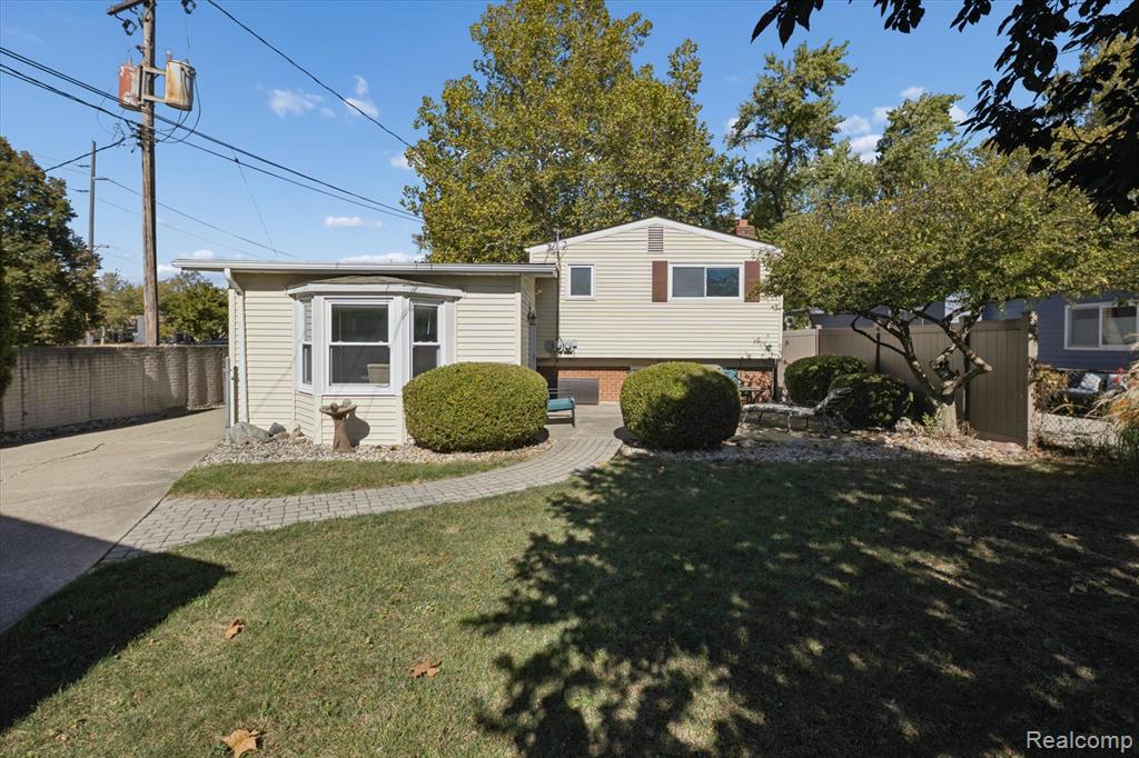 496 Langley Boulevard, Clawson, MI — Photo 32