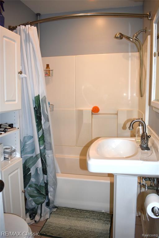 135 Park Avenue, Holly, MI 48442 — Photo 16