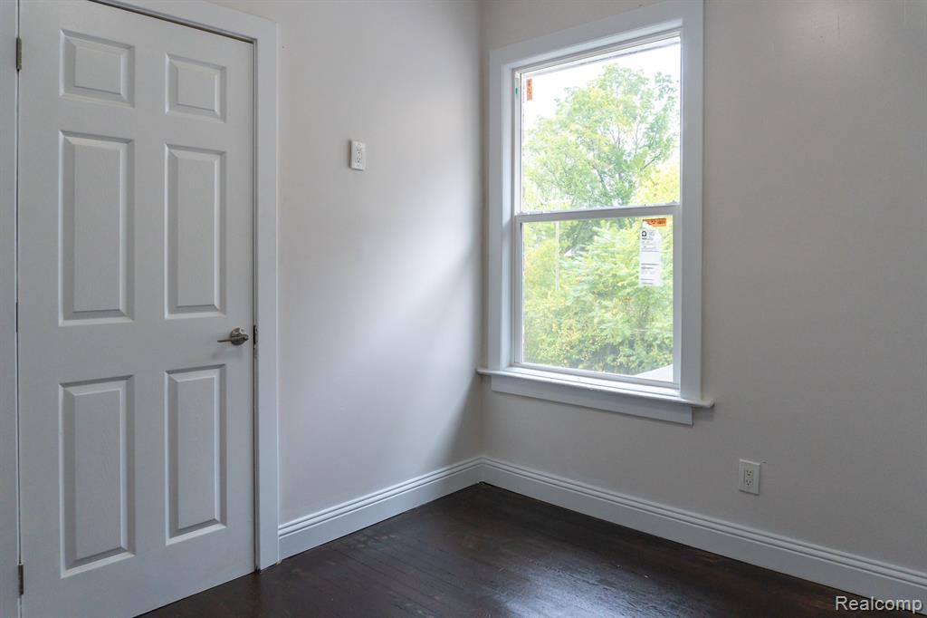 3927 SAINT CLAIR Street, Detroit, MI 48214 — Photo 32