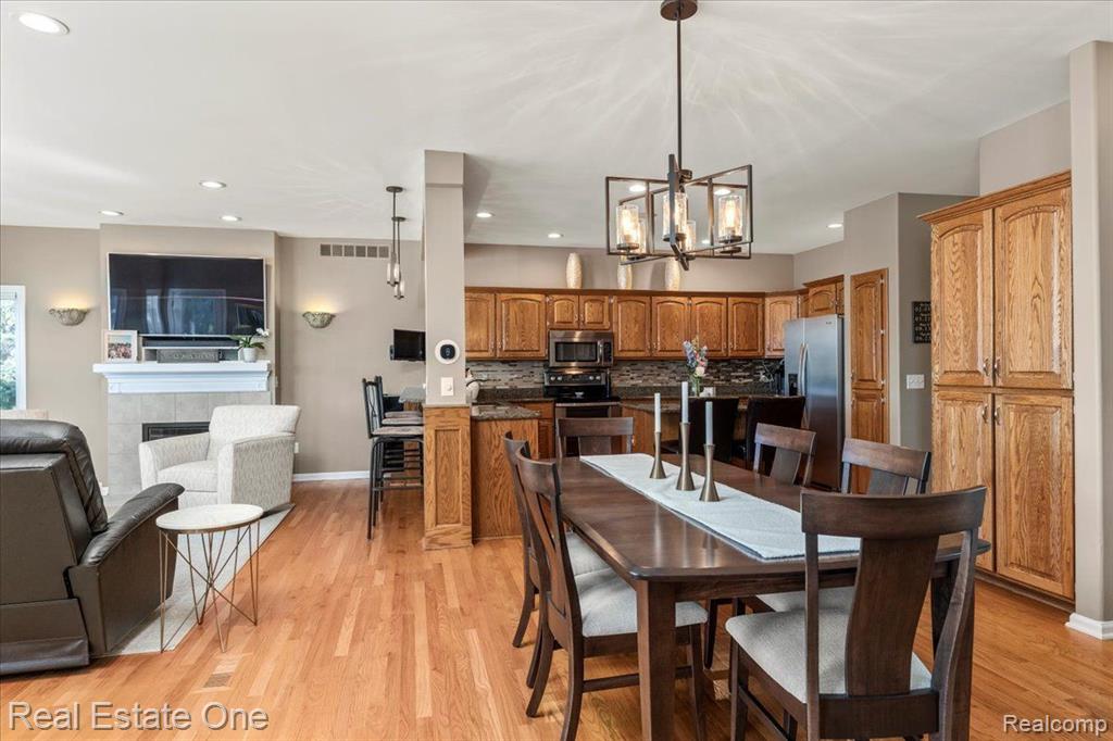566 BAY POINTE Drive, Oxford, MI 48371 — Photo 16