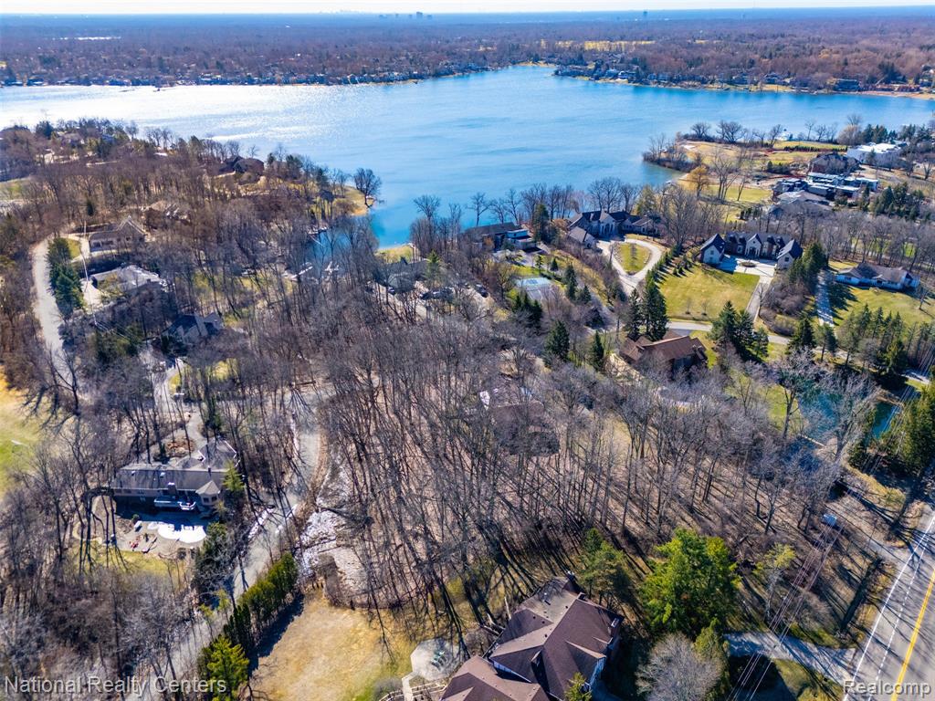 4710 Cove Road, West Bloomfield, MI 48323 — Photo 66