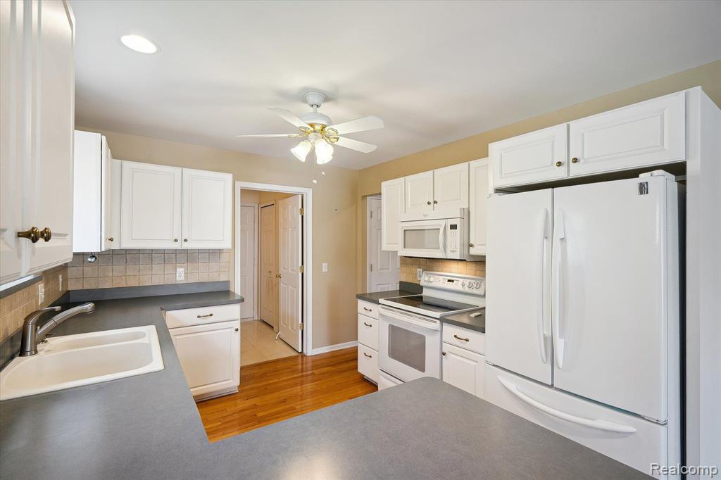 42279 BAYBERRY, Clinton Twp, MI 48038 — Photo 12