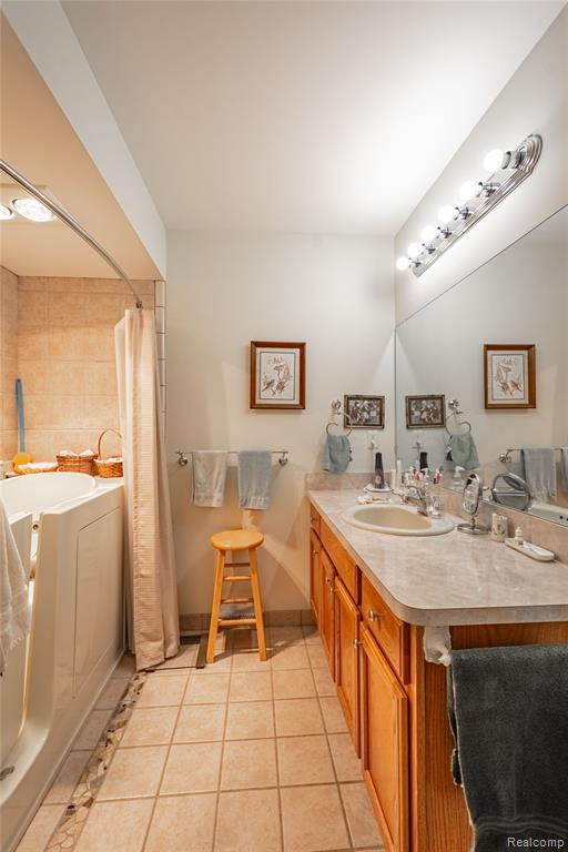 582 Snowbird Circle E Circle E, St. Clair, MI 48079 — Photo 17