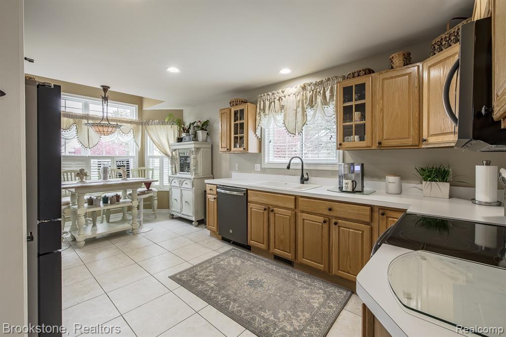 4808 New Haven Drive, Howell, MI 48843 — Photo 4