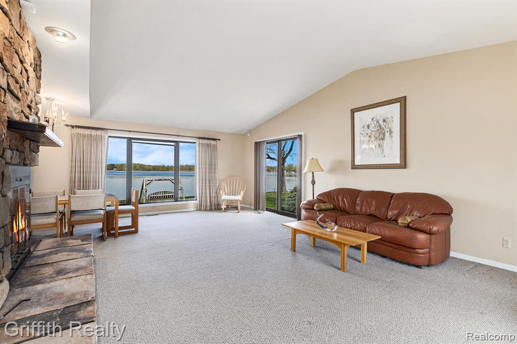 8570 Riverside Drive, Brighton, MI 48116 — Photo 7