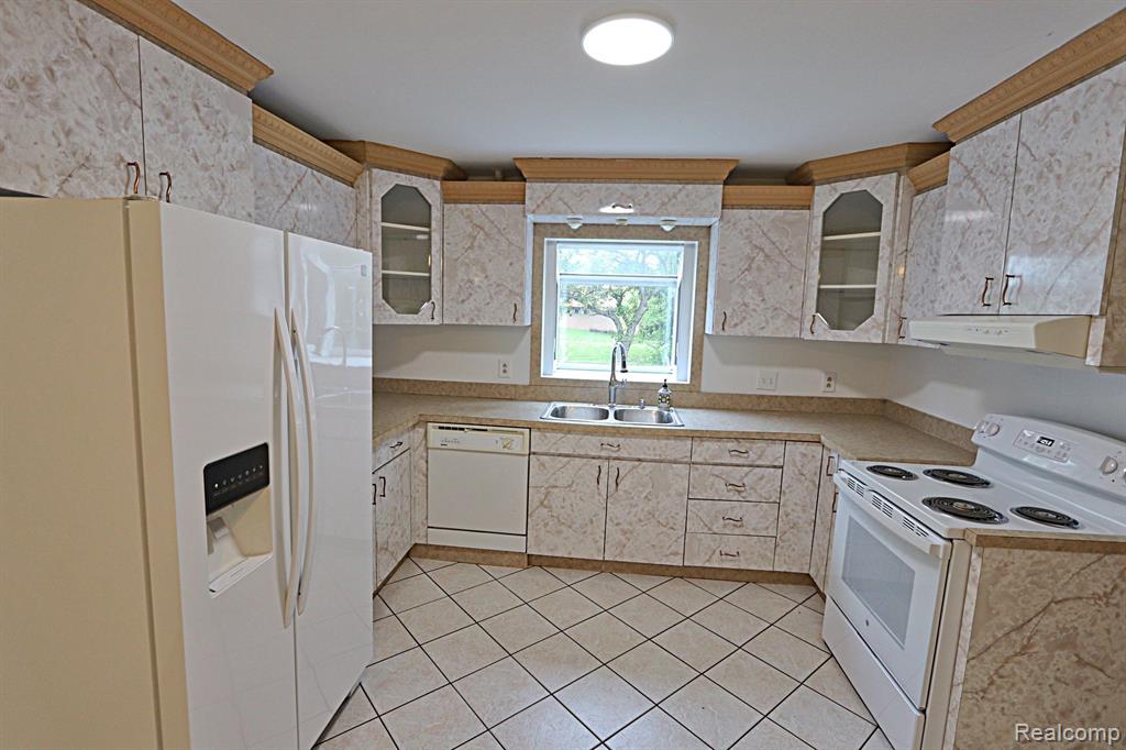 4003 OLD DOMINION Drive, West Bloomfield, MI 48323 — Photo 13