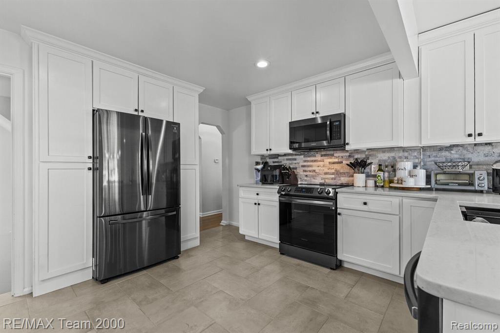 9666 RUTH Avenue, Allen Park, MI 48101 — Photo 9