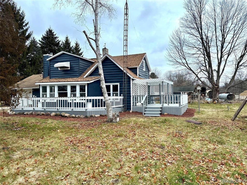 618 N 1st Street, Chesaning, MI 48616 — front exterior