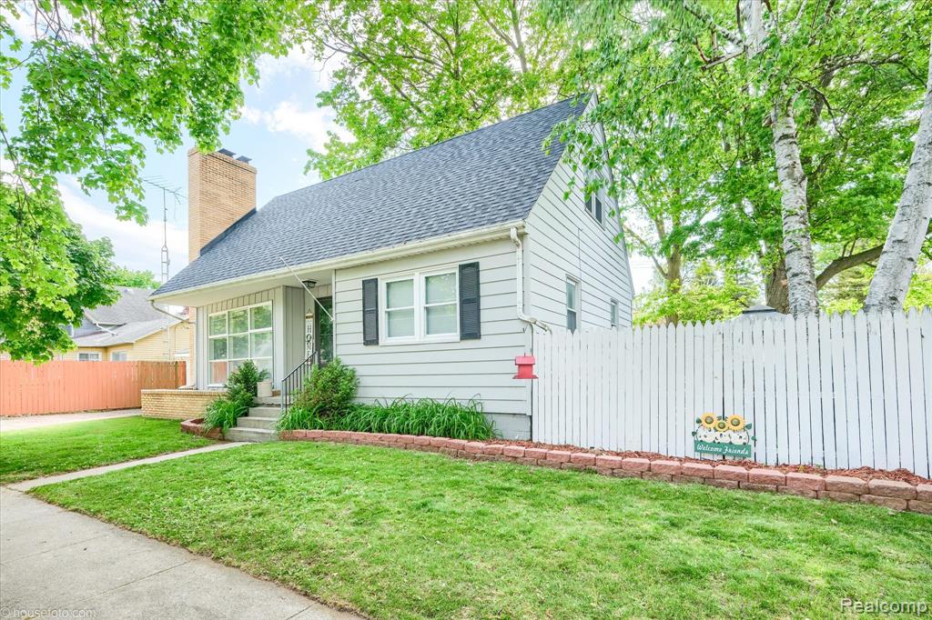825 N Monroe Street, Lapeer, MI 48446 — Photo 27
