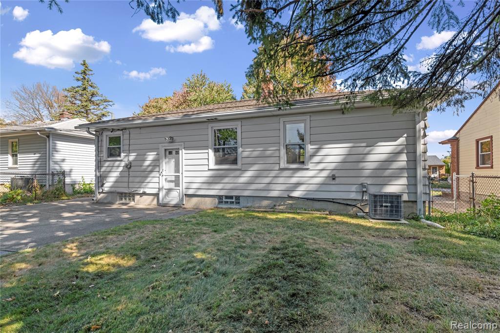627 Symes Avenue, Royal Oak, MI 48067 — Photo 22