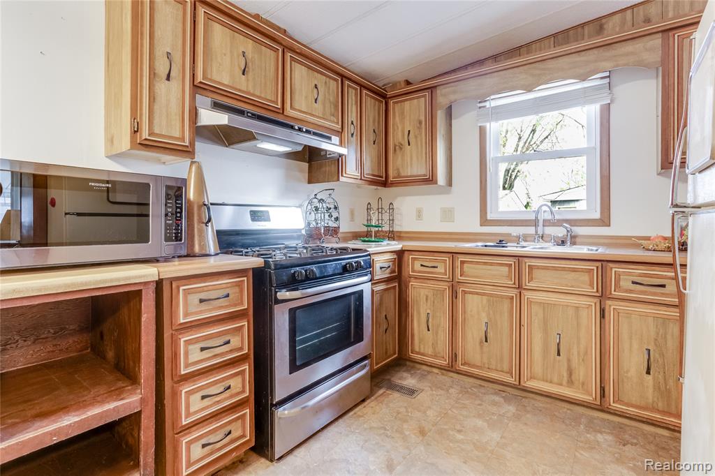 3333 Ravenswood, Marysville, MI 48040 — Photo 6