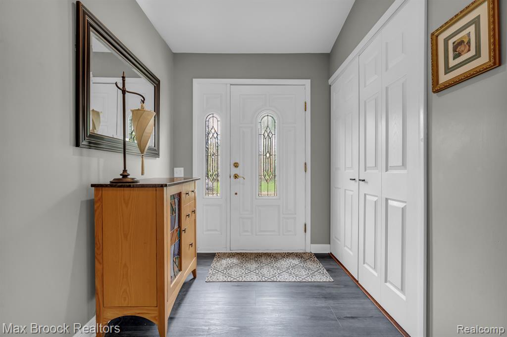 591 S Spinningwheel Lane, Bloomfield Hills, MI 48304 — Photo 2
