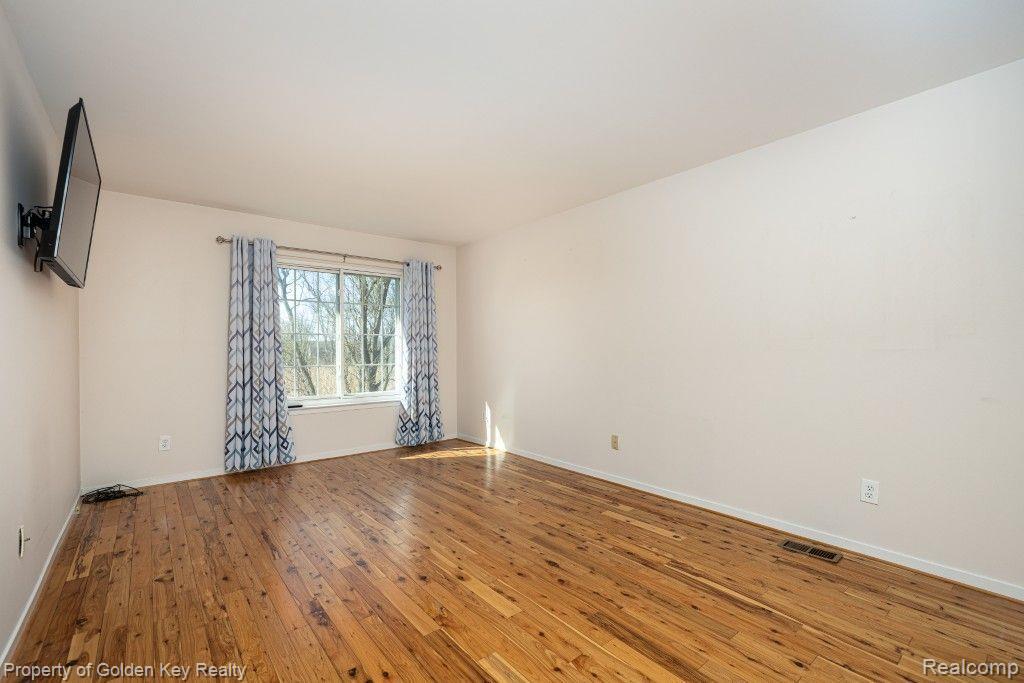 573 WINWOOD, Unit 34, Walled Lake, MI 48390 — Photo 16