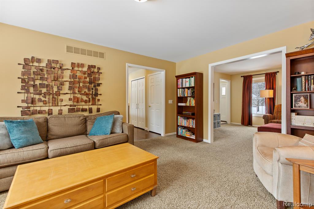 7997 BROOKWOOD Drive, Clarkston, MI 48348 — Photo 10