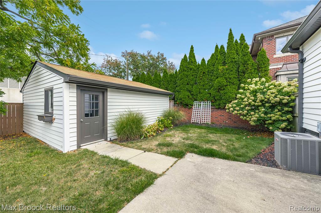 967 Ann Street, Birmingham, MI 48009 — Photo 48