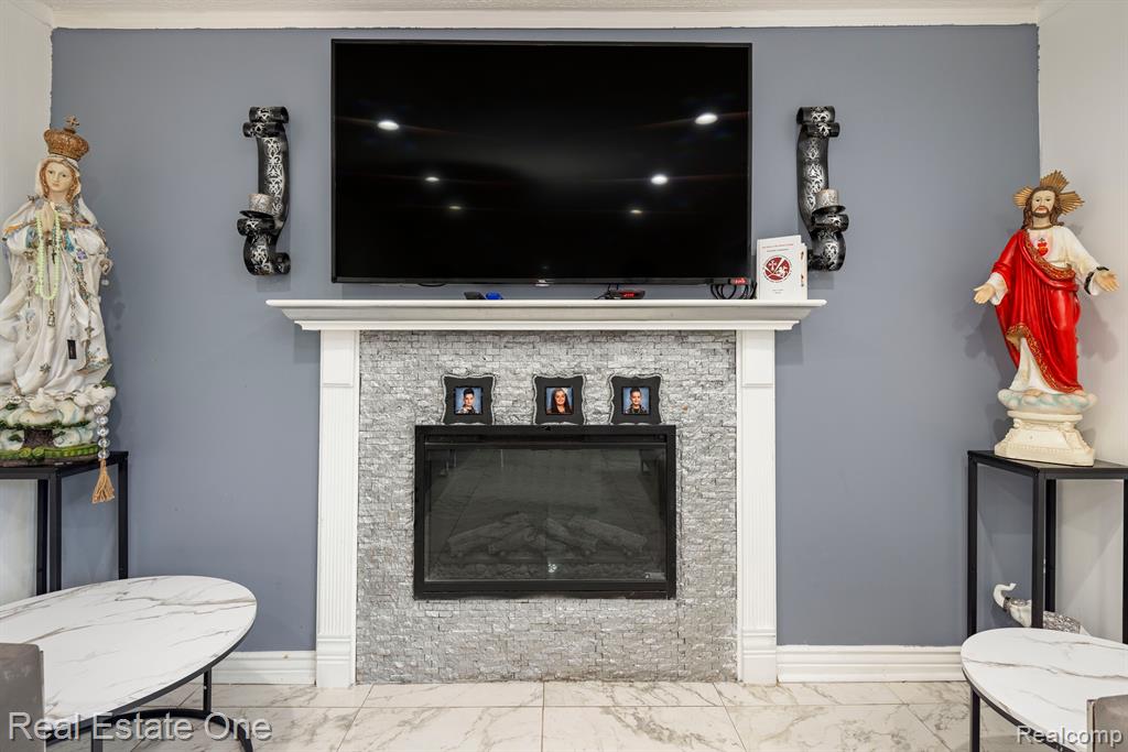 4275 NICKOLAS Drive, Sterling Heights, MI 48310 — Photo 9