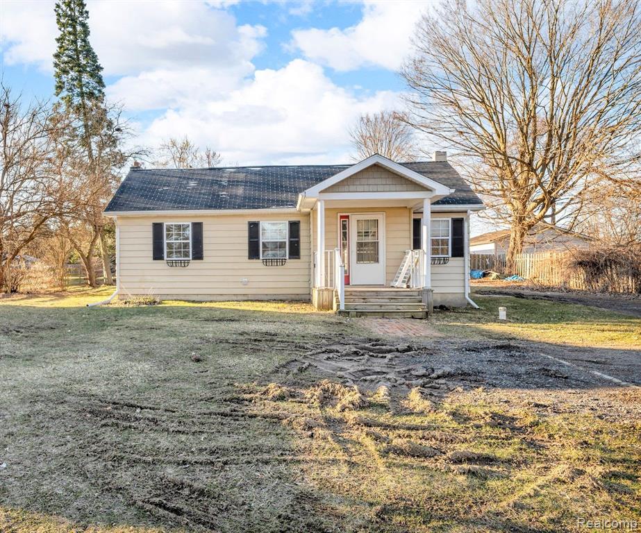8396 E RICHFIELD Road, Davison, MI 48423 — front exterior