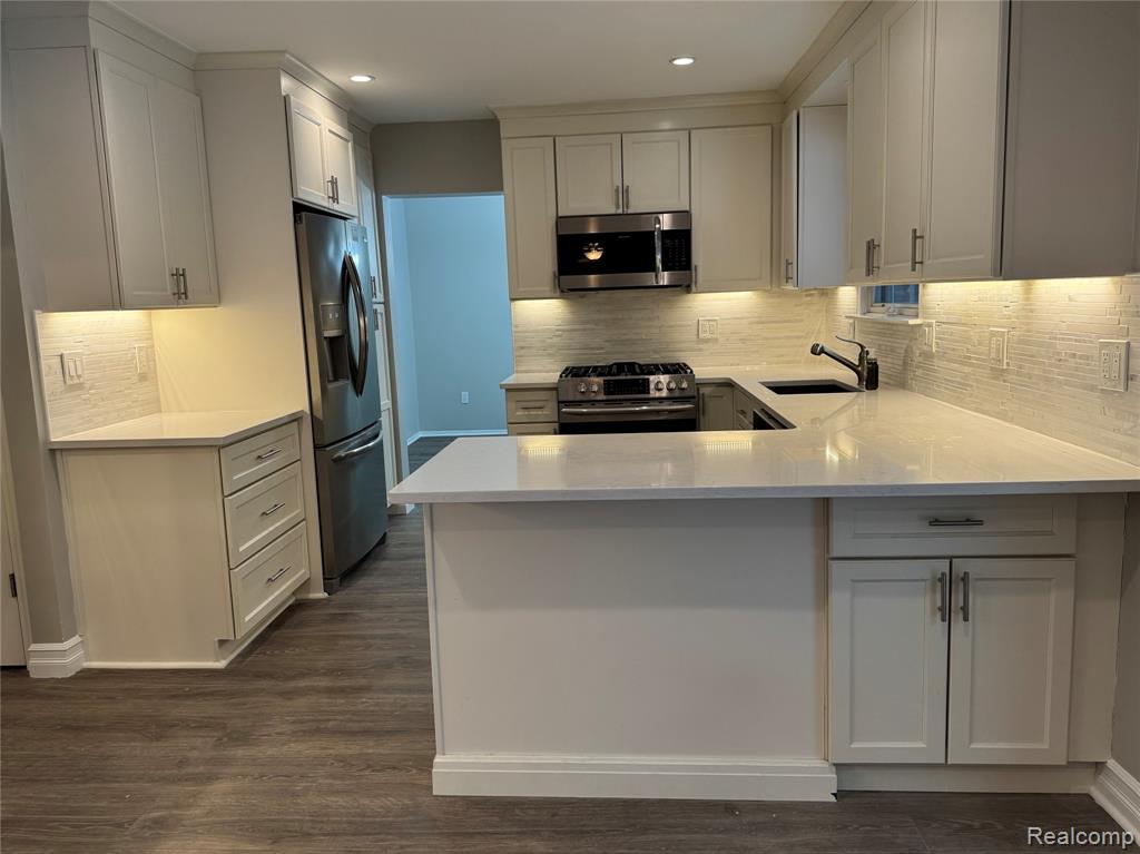 635 Timberline Drive, Rochester Hills, MI 48309 — Photo 21