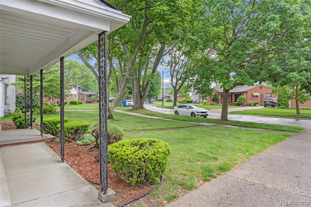 26916 Rouge River Drive, Dearborn Heights, MI 48127 — Photo 37