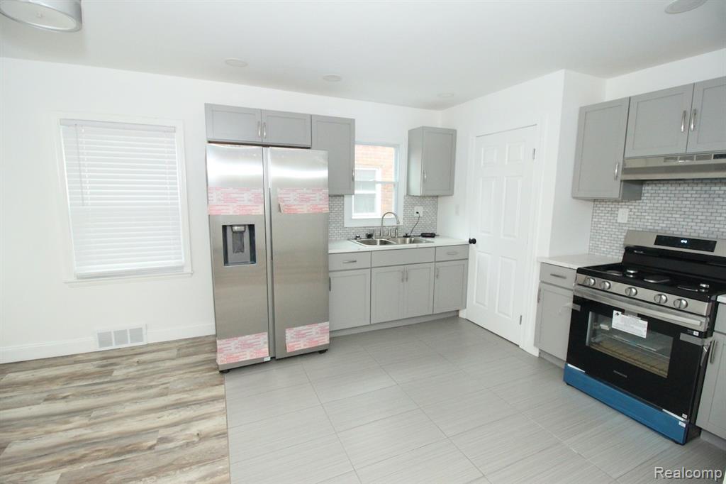 16873 Mansfield Street, Detroit, MI 48235 — Photo 11