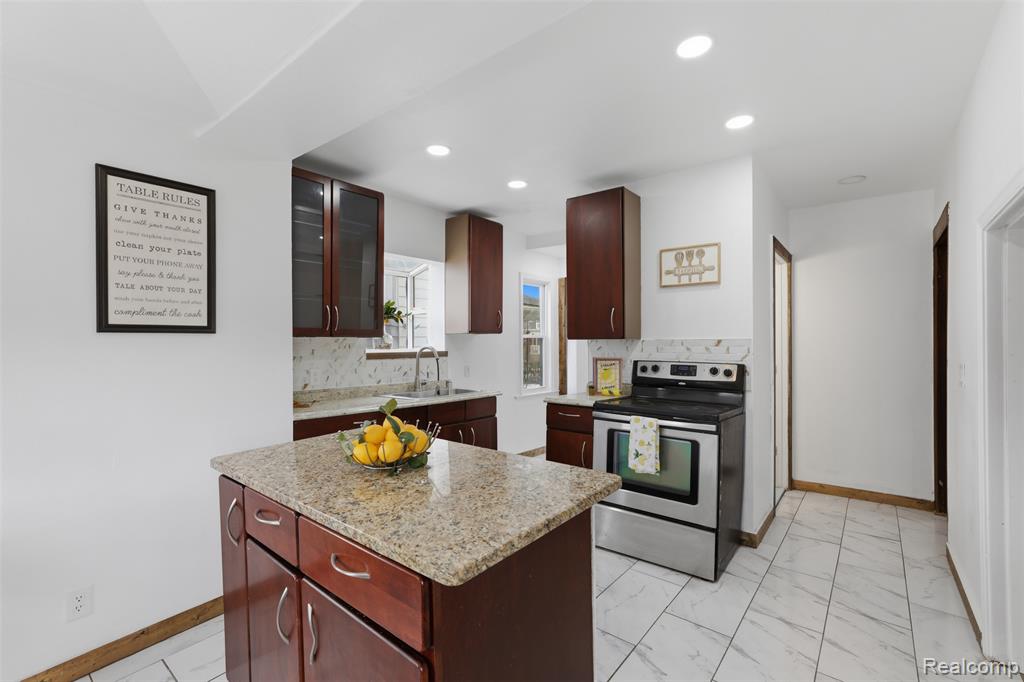 839 Webb Street, Detroit, MI 48202 — Photo 16