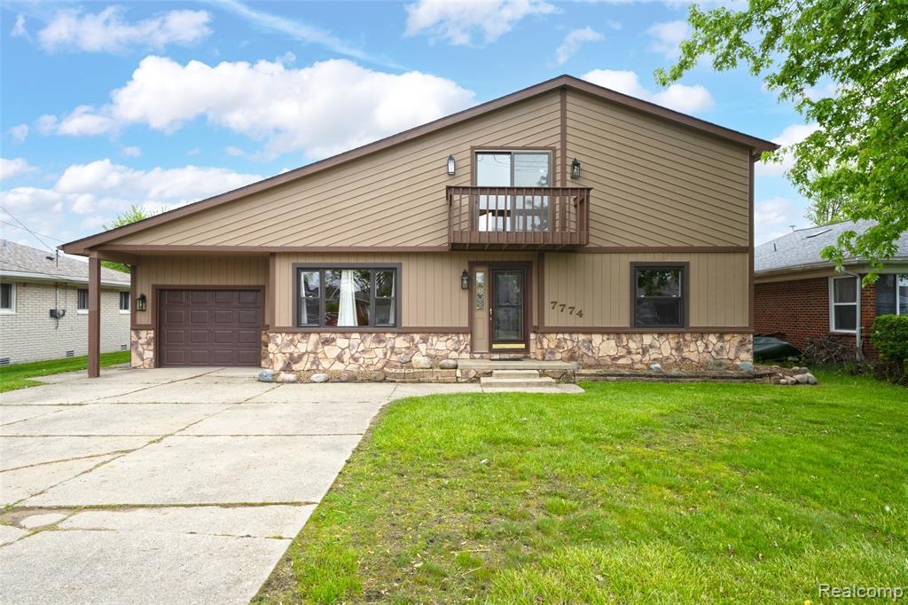7774 Colony Drive, Clay, MI 48001