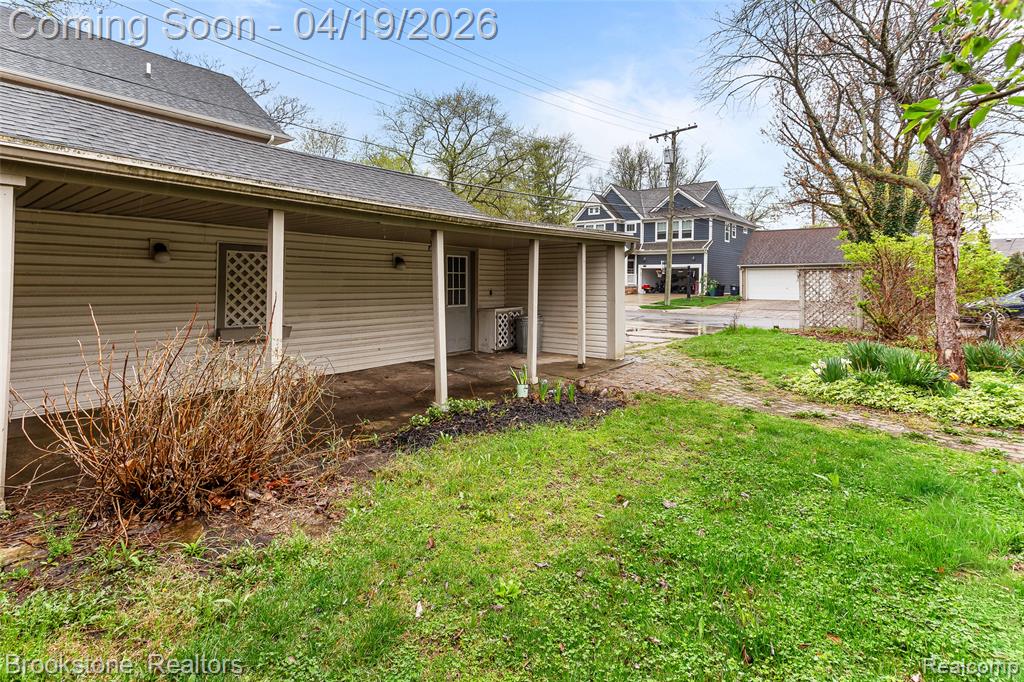 719 W 12 Mile Road, Royal Oak, MI 48073 — Photo 34