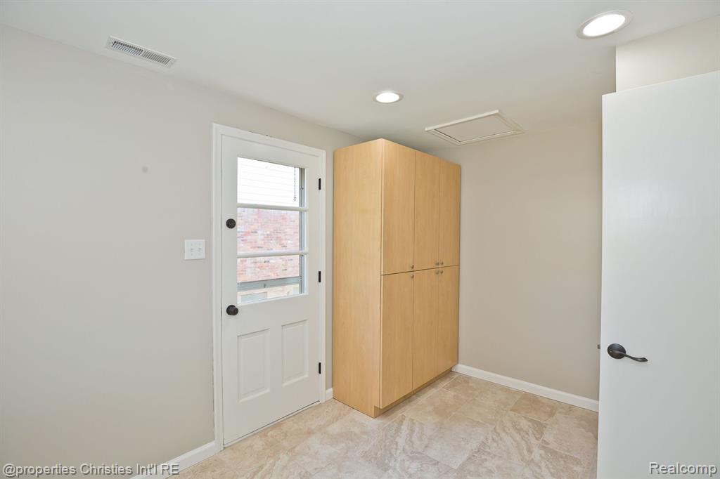 5582 NORTHCOTE, West Bloomfield, MI — Photo 29